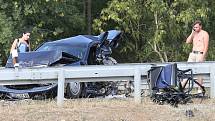 Při dopravní nehodě čtyř osobních automobilů u Řehlovic na dálnici D8 zemřel jeden člověk.