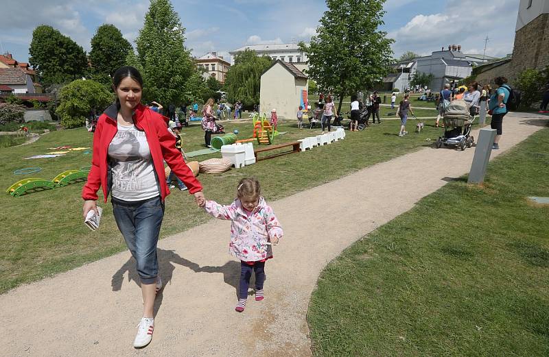 ŘADA ROZMANITÝCH AKTIVIT byla v sobotu připravená pro návštěvníky parku Václava Havla v Litoměřicích v rámci akce nazvané Den rodiny.