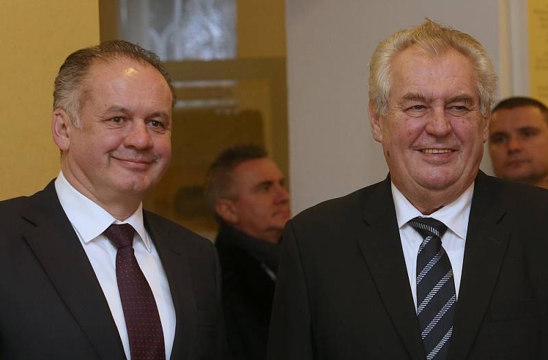 Miloš Zeman a Andrej Kiska v terezínském Muzeu ghetta