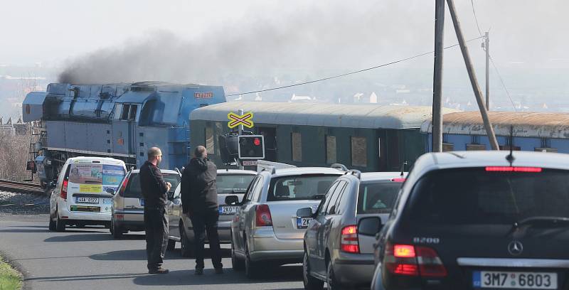 Parní lokomotiva Papoušek opět zahájila novou turistickou sezonu na Švestkové dráze.