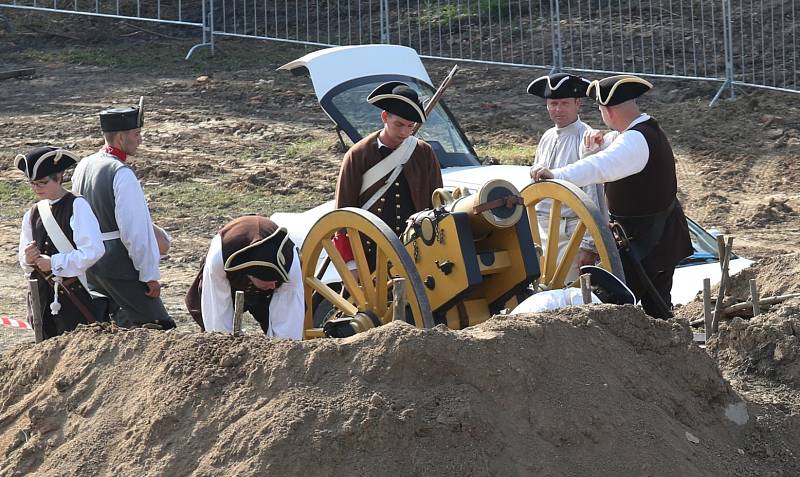 Průběh sobotních Josefínských slavností v Terezíně - od příprav po odpolední a večerní bitvu