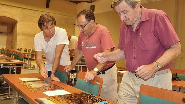 Do soutěže přihlášené snímky v hradu hodnotili členové skupiny FotoporoT, mezi nimi i Miroslav Zimmer, Petr Hermann a František Janovský. Vítězem se stal snímek s nejvyšším počtem dosažených bodů. 