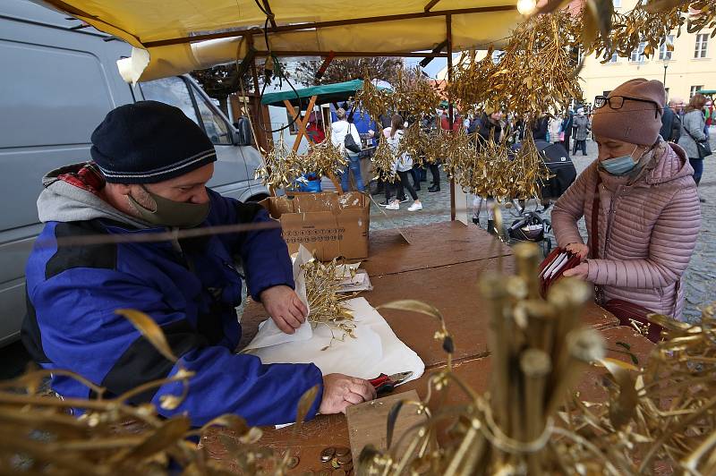 Adventní trhy na Husově náměstí v Roudnici nad Labem