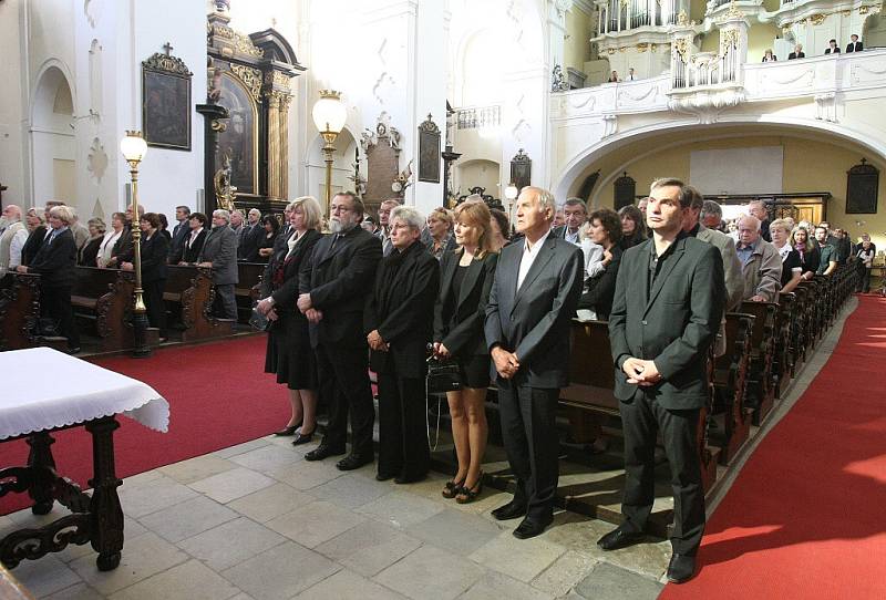 Pohřeb akademického malíře Jana Grimma v katedrále sv. Štěpána.