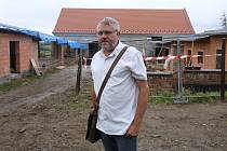 Tomáš Hlaváček se pře s obcí Třebušín kvůli rekonstrukci budovy, kde by v budoucnu měly probíhat různé akce.