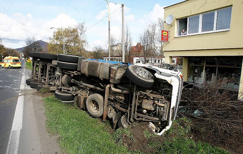 Nehoda kamionu v Lovosicích