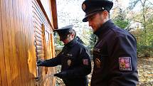 Policisté kontrolují chatové oblasti