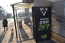 Nový automat na kratom je v Litoměřicích z boku potravin u zastávky městské autobusové dopravy.