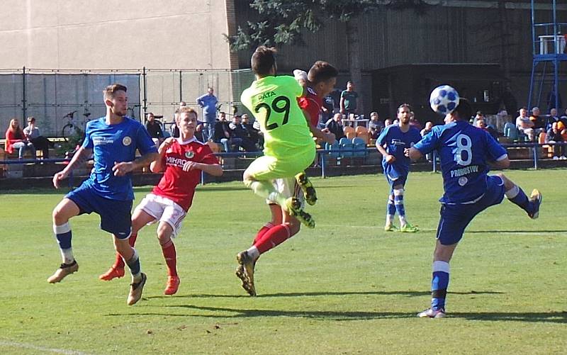 Proboštov (v modrých dresech) hrál s Bohušovicemi 0:0. V penaltovém rozstřelu byli úspěšnější hosté.