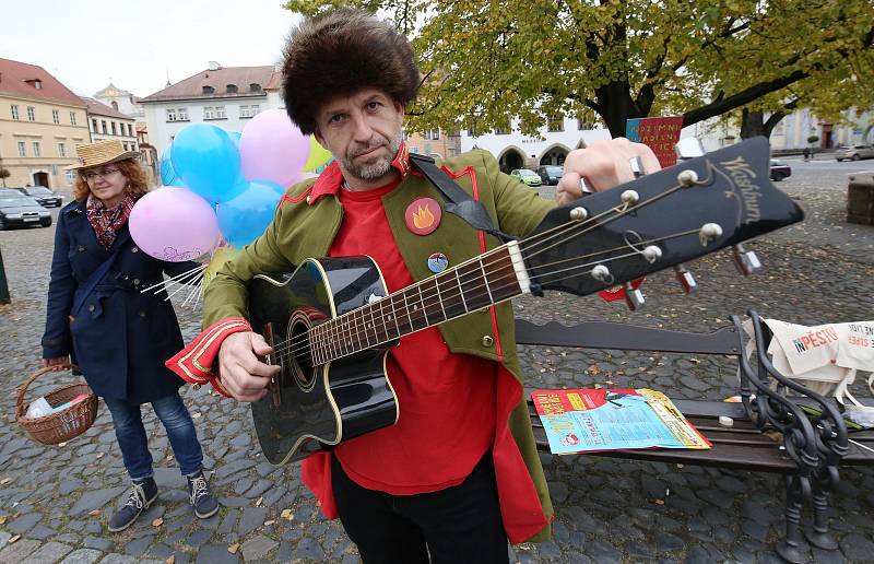 Desátý, jubilejní ročník Divadelní benefice ochotnických souborů.