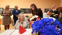 Vlasta Šumová z domova na Dómském pahorku slaví 103 let. Je nejstarší žijící obyvatelkou Litoměřic.