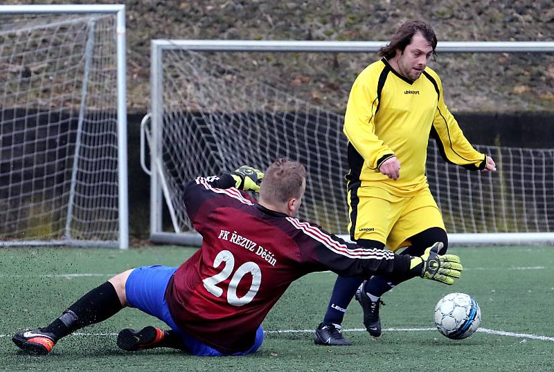 Zimní turnaj - Sokol Prackovice (žlutí) : Spartak Boletice (modří), 1.2. 2020 v Neštěmicích.