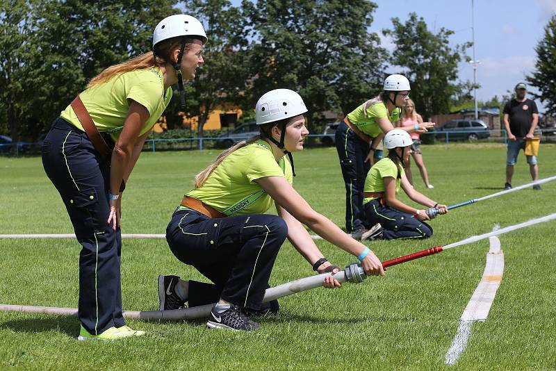 Memoriál Lubomíra Henzla v požárním sportu proběhl v neděli v Lukavci. V pořadí již šestý memoriál hostil kromě domácího družstva dalších pět družstev SDH. Podívejte se na fotografie z této soutěže.