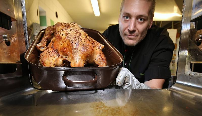 Svatomartinské husy v restauraci v Nučnicích na Litoměřicku.