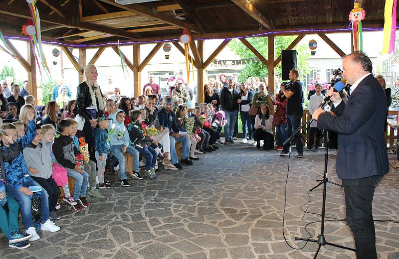 Slavnostní přivítání prvňáků na Masarykově základní škole v Litoměřicích.