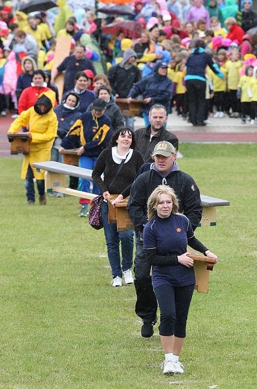 Sokolové cvičili na roudnickém Tyršově stadionu.