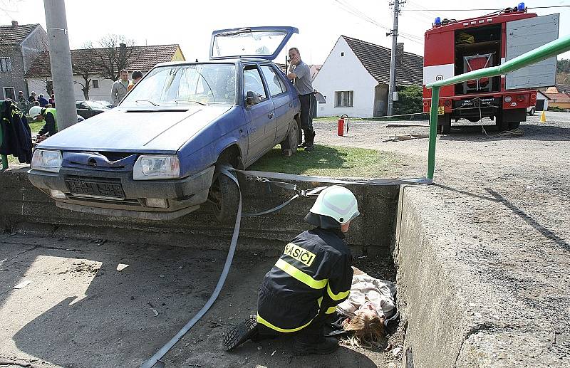 Soutěž dobrovolných hasičů v Budyni nad Ohří