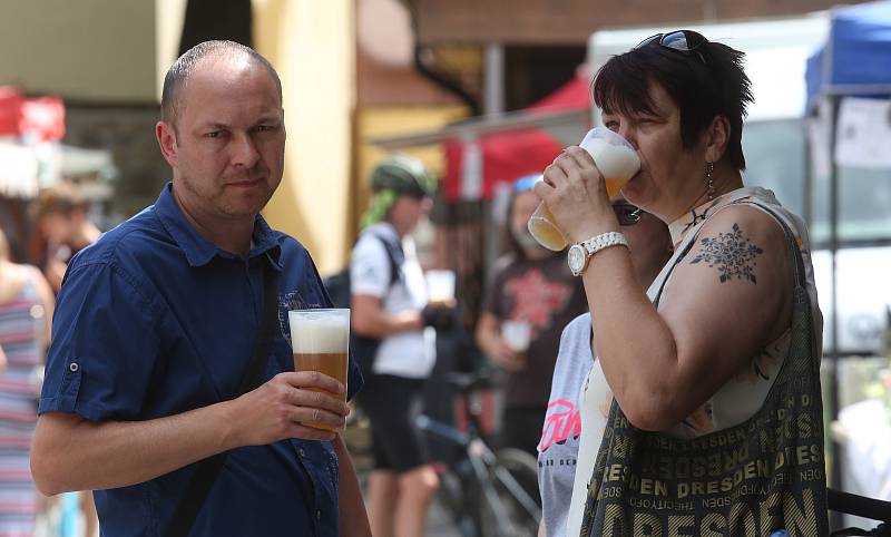 V Litoměřické tržnici proběhl  v sobotu Litofest, ochutnávky piva současně s farmářskými trhy.