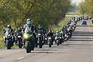Téměř čtyři stovky motorkářů projely za dozoru dopravní policie Litoměřickem.