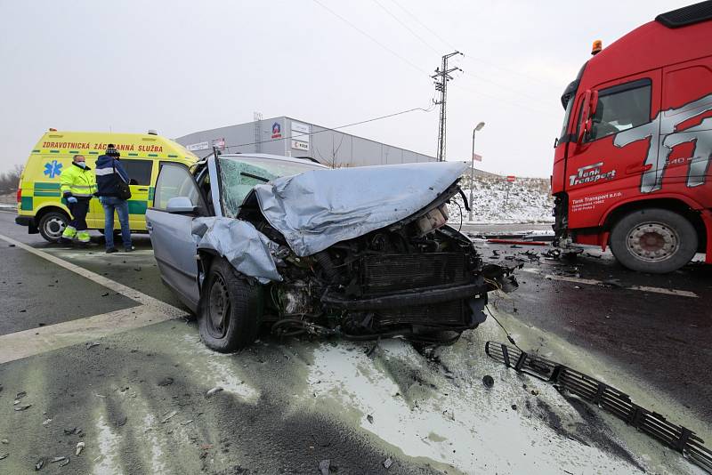 Nehoda v Tovární ulici v Lovosicích