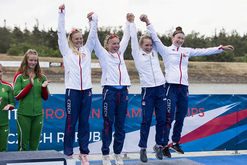 Bronzový čtyřkajak Barbora Betlachová, Gabriela Hermély, Adéla Házová, Kateřina Zárubová (zleva).