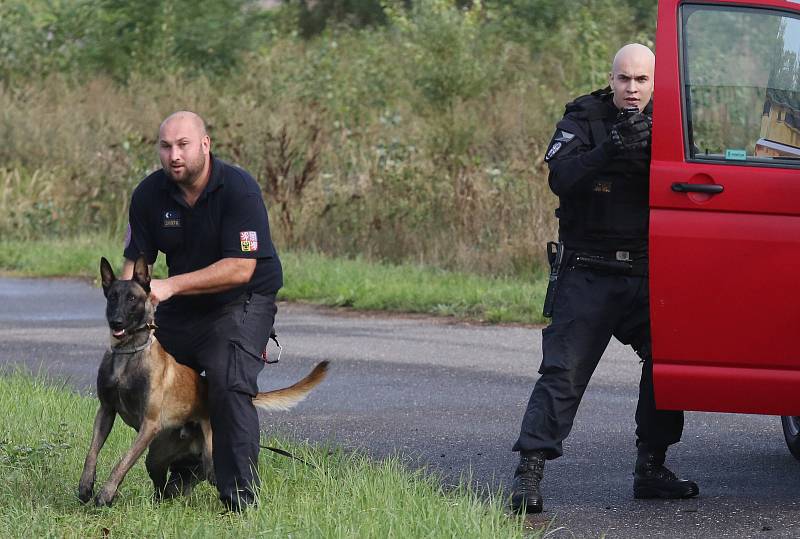 Terezín, policie a vězeňská služba cvičily zadržení uprchlého vězně.