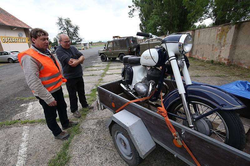 V sobotu a v neděli dopoledne proběhla v Terezíně technická testace autoveteránů.