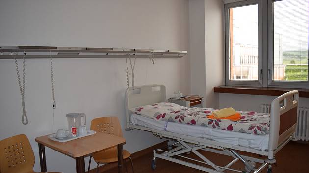 Dva zcela nové nadstandardní pokoje nabízí gynekologie litoměřické nemocnice.