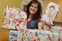 Vedoucí služby Azylového domu pro matky s dětmi Diakonie Litoměřice Ivana Jelínková už připravuje první dárky.