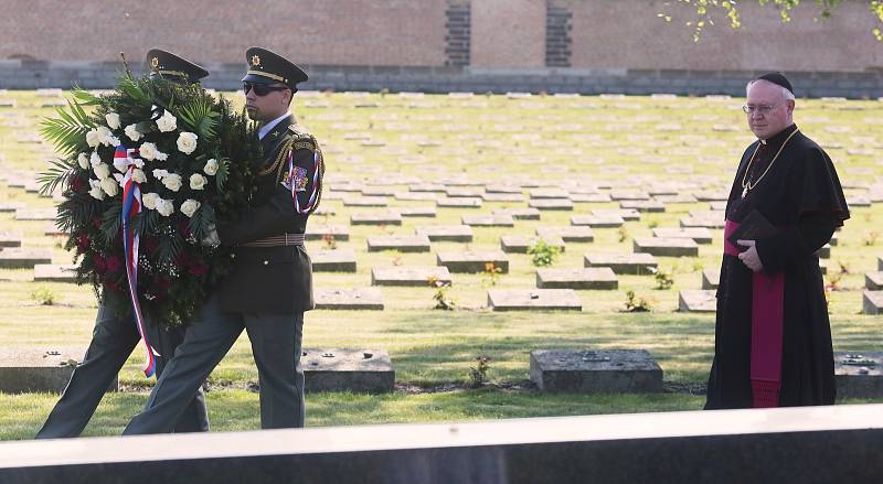 V neděli se konala na Národním hřbitově v Terezíně tradiční Tryzna 2022.