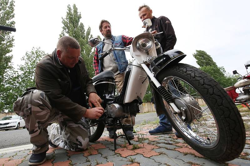 V sobotu a v neděli dopoledne proběhla v Terezíně technická testace autoveteránů.