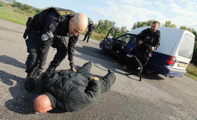 Terezín, policie a vězeňská služba cvičily zadržení uprchlého vězně.