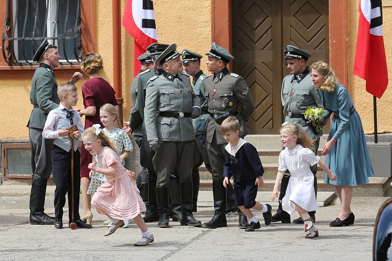 Ruský štáb natáčí v Terezíně válečný film Tankisti.