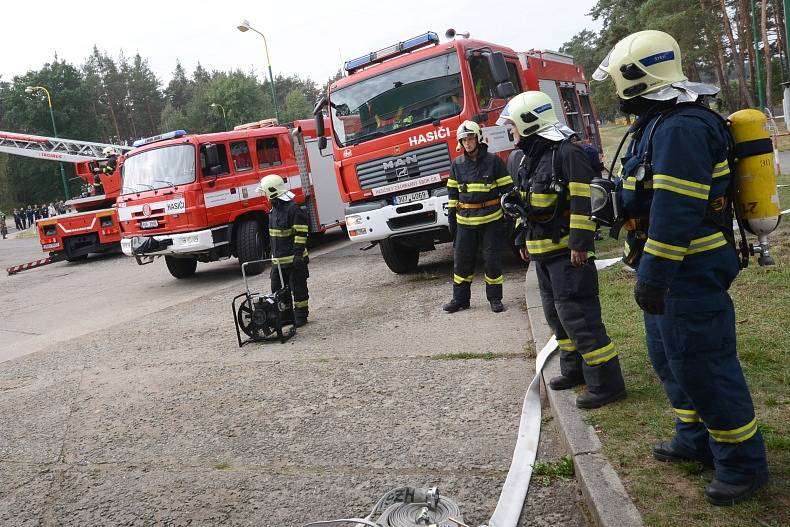 Cvičení Aktivních záloh AČR a IZS u Bechlína