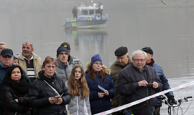 V loděnici Bárkmet ve Lhotce nad Labem spustili na vodu 86 metrů dlouhý tanker na jedlé oleje