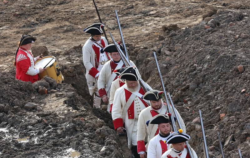 Průběh sobotních Josefínských slavností v Terezíně - od příprav po odpolední a večerní bitvu