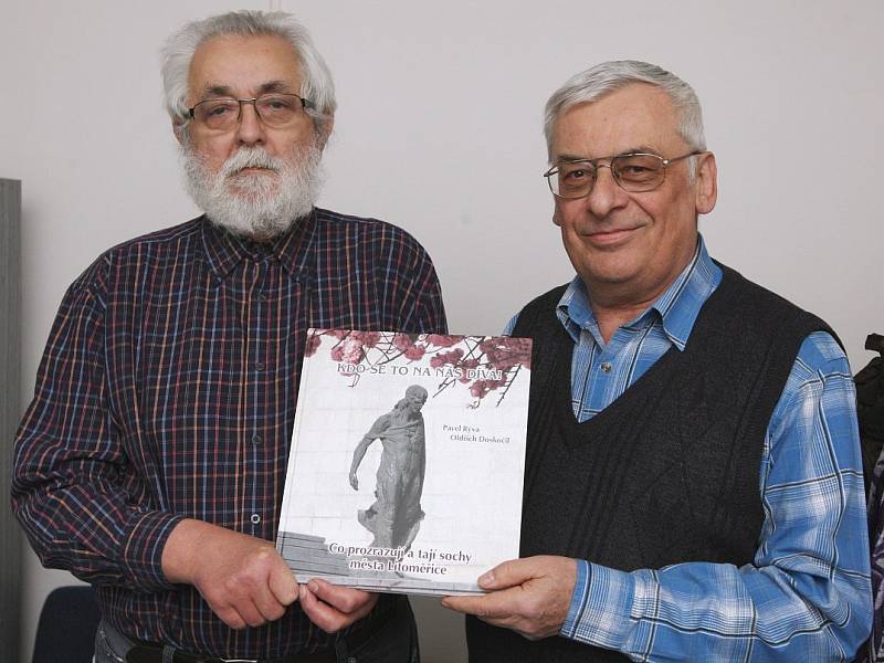 AUTOŘI publikací  Oldřich Doskočil (vlevo) a Pavel Rýva budou po křtu připraveni odpovídat na dotazy návštěvníků. 