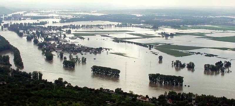 Povodeň 2002, 16. srpen - pohled z Radobýlu