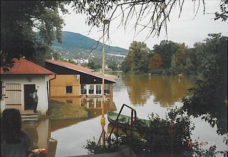 Rozvodněné koryto řeky Labe  v Lovosicích.