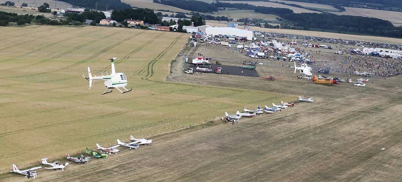 Letecký den Memorial Air Show 2019 v Roudnici nabídl také v neděli pestrý program