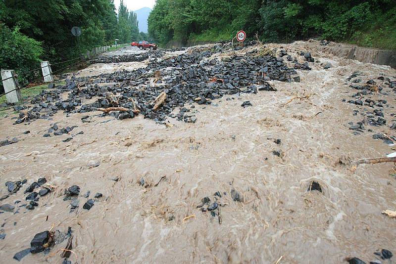 Sobota 7. srpna 2010 - silnice mezi Sebuzínem a Ústím nad Labem.