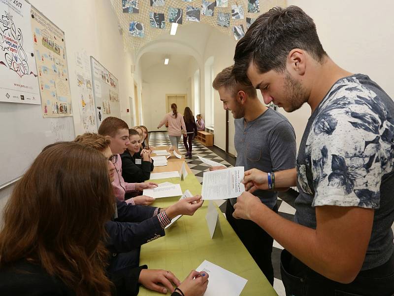 Studentské volby na gymnáziu v Roudnici nad Labem 