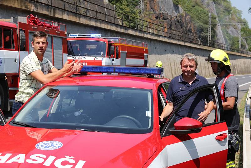 Hasiči bojují s řadou požárů v Labském kaňonu mezi Lovosicemi a Ústím nad Labem. Středa 4. července