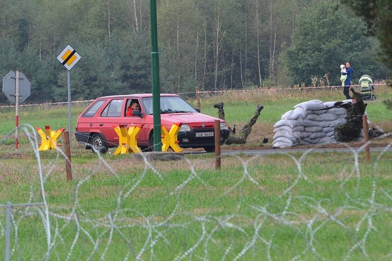 Cvičení Aktivních záloh AČR a IZS u Bechlína