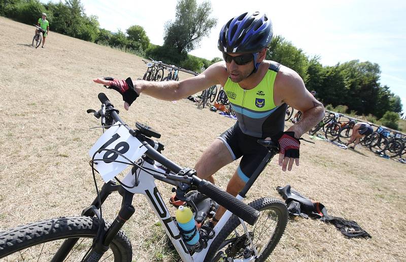 Hazmburk X offroad triatlon se konal v sobotu 6. srpna v obci Klapý.