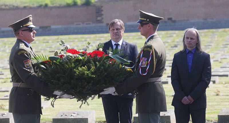 V neděli se konala na Národním hřbitově v Terezíně tradiční Tryzna 2022.