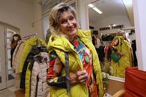 Moderátorka Zuzana Bubílková pózovala se zimní kolekcí v jednom z litoměřických butiků.