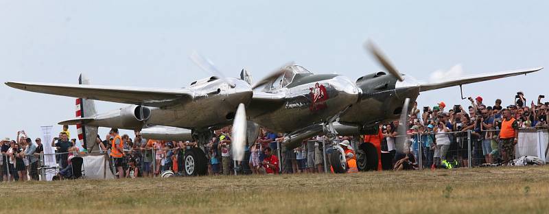 Letecký den Memorial Air Show 2019 v Roudnici nabídl také v neděli pestrý program