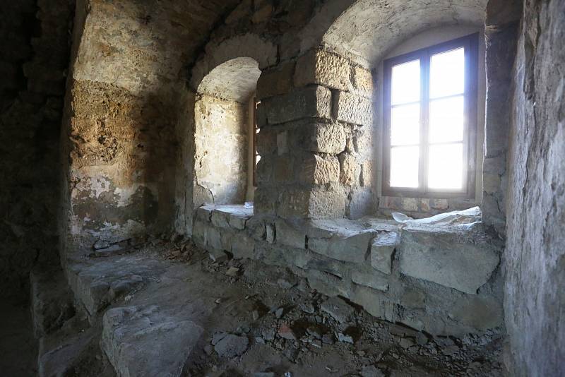 V Úštěku probíhaly hodinové komentované prohlídky místního hradu, který se postupně rekonstruuje
