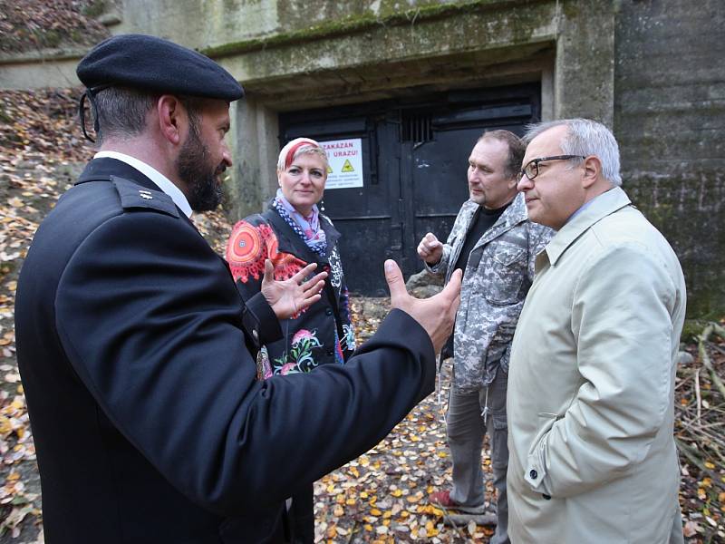 Ruský konzul na pozvání Tomáše Rotbauera navštívil Terezín a Litoměřice. V Litoměřicích se seznámil s místem koncentračního tábora Richard a s podzemní továrnou Richard, kde zahynuli i ruští zajatci.